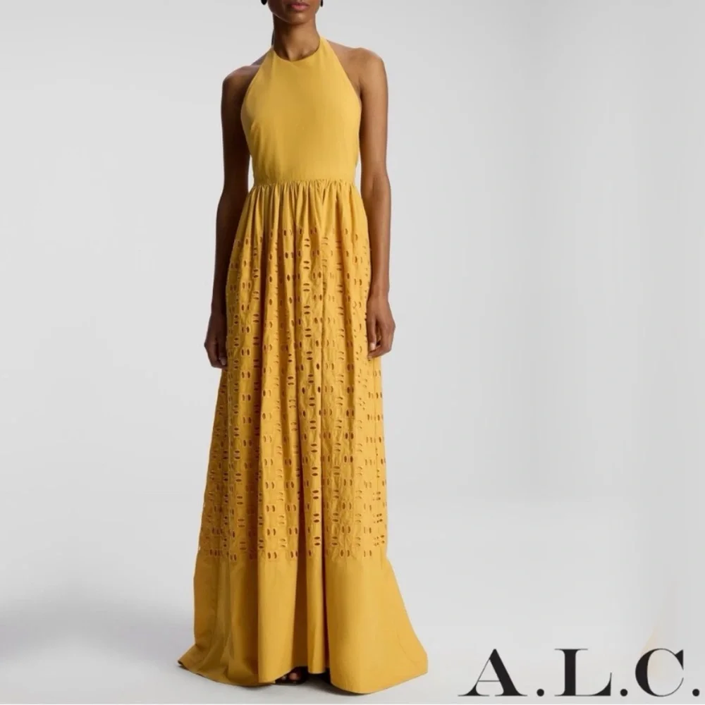 Last time ✨ Blair Cotton Eyelet
Maxi Halter Dress - Picture 4 of 9